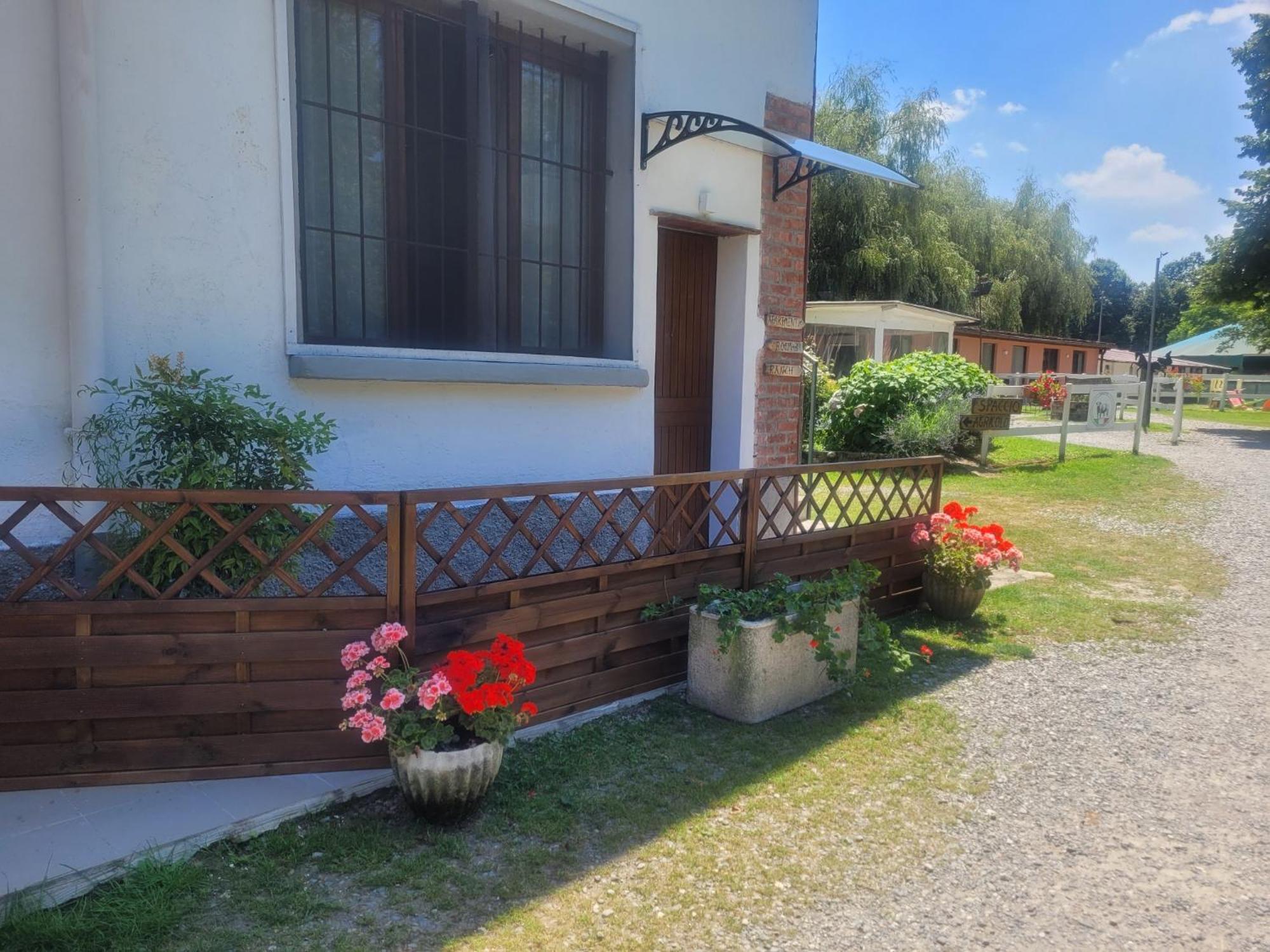 Agriturismo La Fornace Centro Ippico Como Kültér fotó