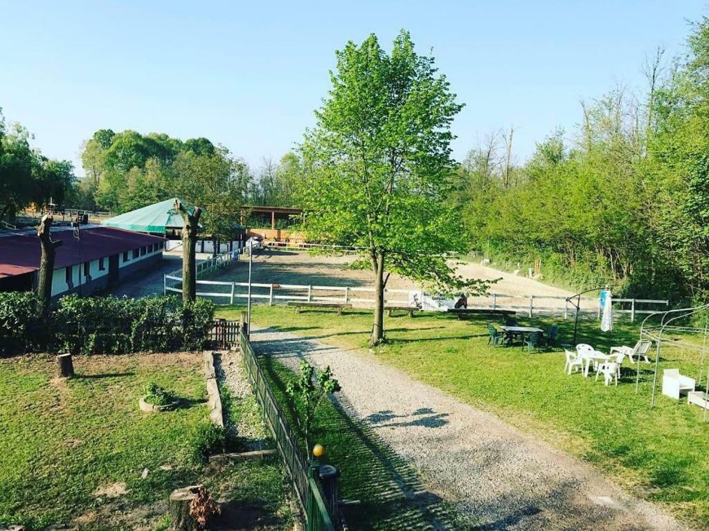 Agriturismo La Fornace Centro Ippico Como Kültér fotó